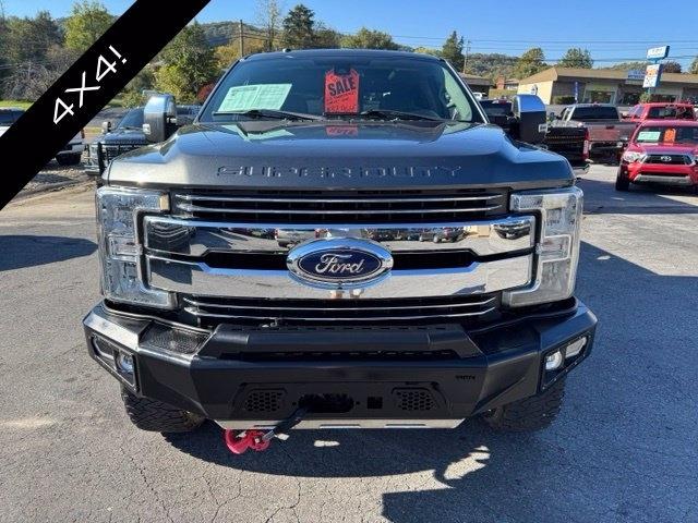 Ford Super Duty F-350 SRW Lariat 4WD Crew Cab 6.75' Box 2018