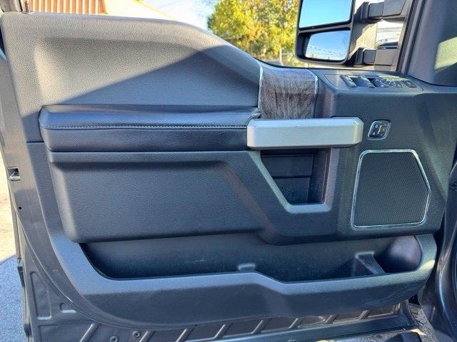 Ford Super Duty F-350 SRW Lariat 4WD Crew Cab 6.75' Box 2018
