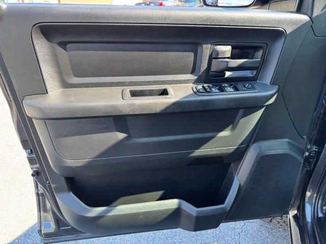 RAM 2500 Tradesman 4x4 Crew Cab 6'4" Box 2018