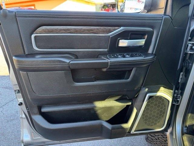 RAM 2500 Laramie 4x4 Crew Cab 6'4" Box 2020