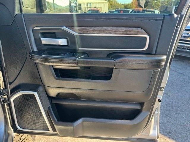 RAM 2500 Laramie 4x4 Crew Cab 6'4" Box 2020