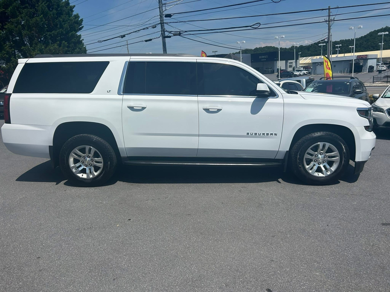 Chevrolet Suburban 4WD 4dr 1500 LT 2018