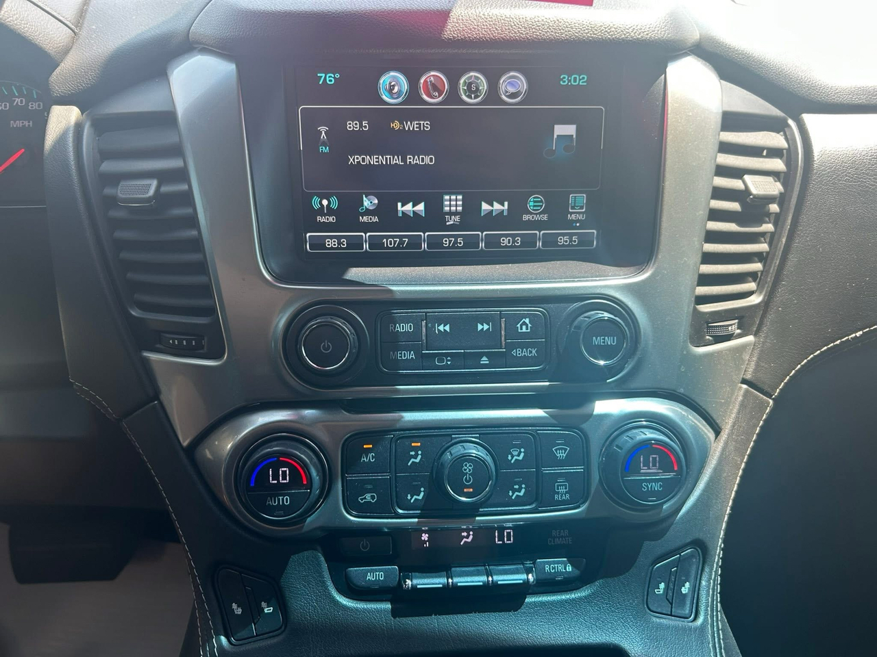 Chevrolet Suburban 4WD 4dr 1500 LT 2018