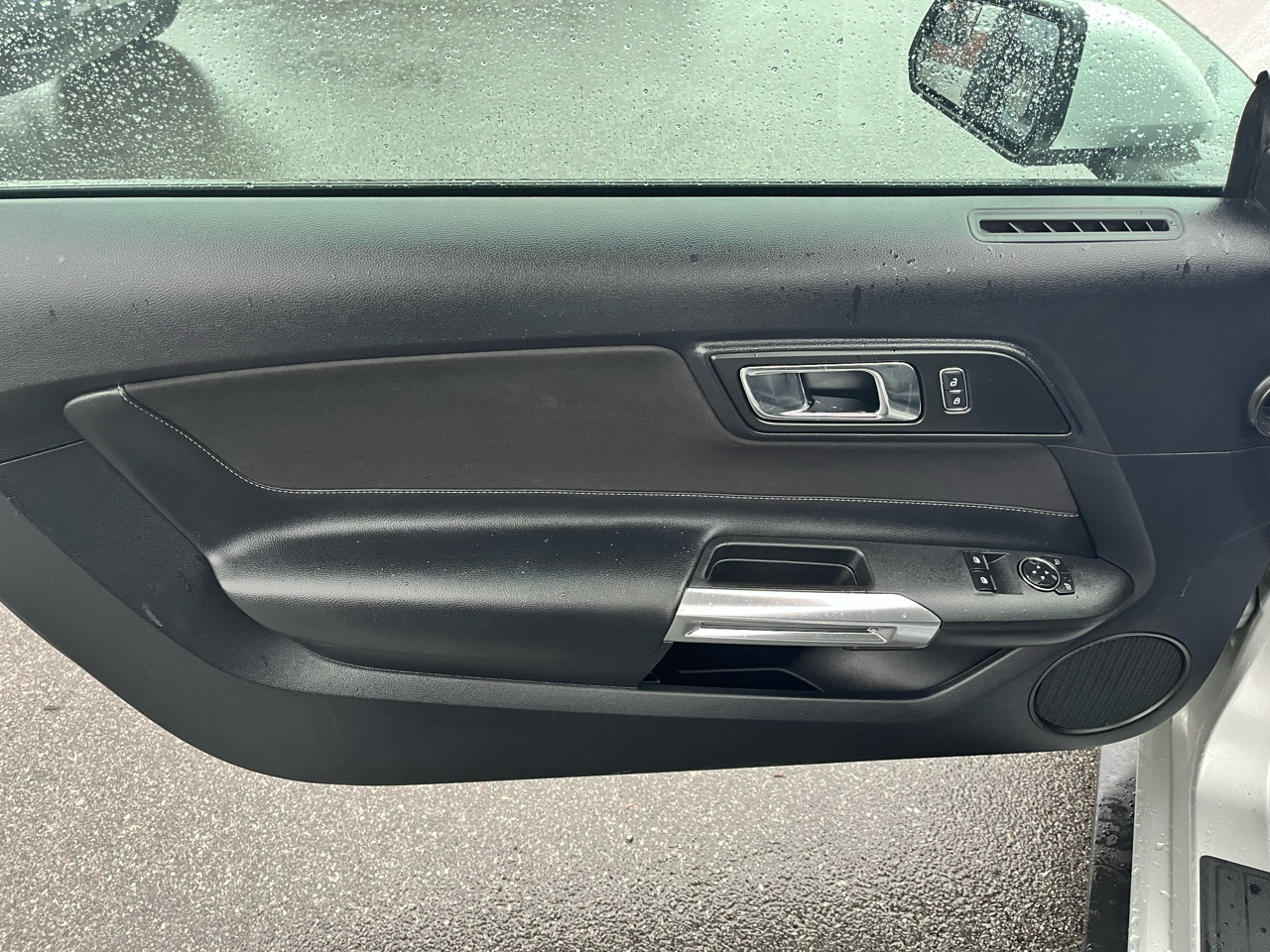 Ford Mustang 2dr Fastback V6 2015 Ford Mustang 2dr Fastback V6 2015