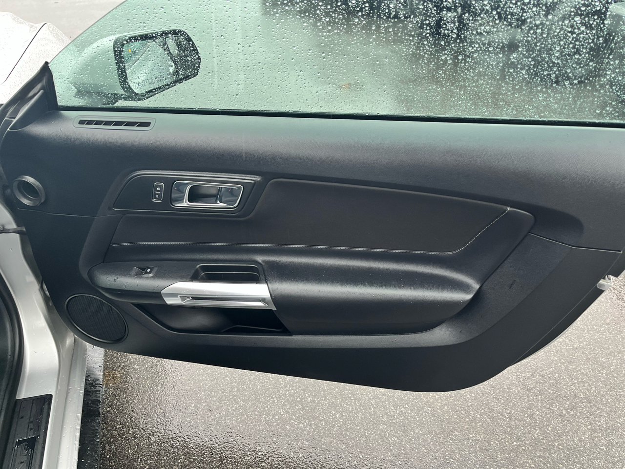 Ford Mustang 2dr Fastback V6 2015 Ford Mustang 2dr Fastback V6 2015