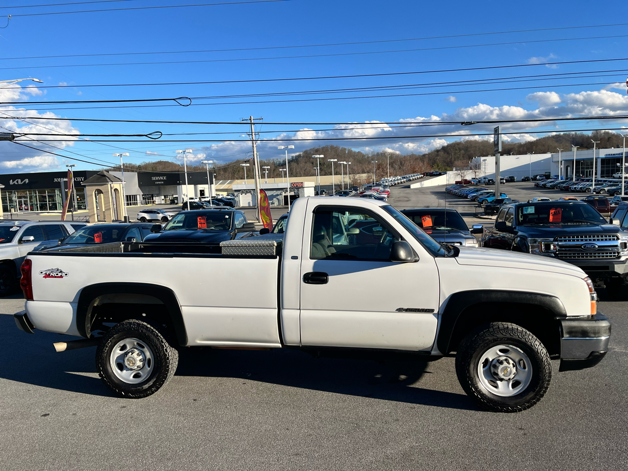 Chevrolet Silverado 2500HD Reg Cab 133" WB 4WD Work Truck 2004