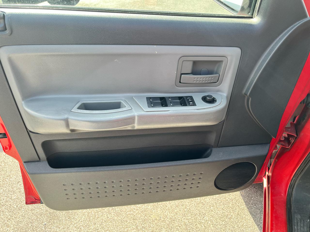 Dodge Dakota 4WD Crew Cab Bighorn/Lonestar 2011