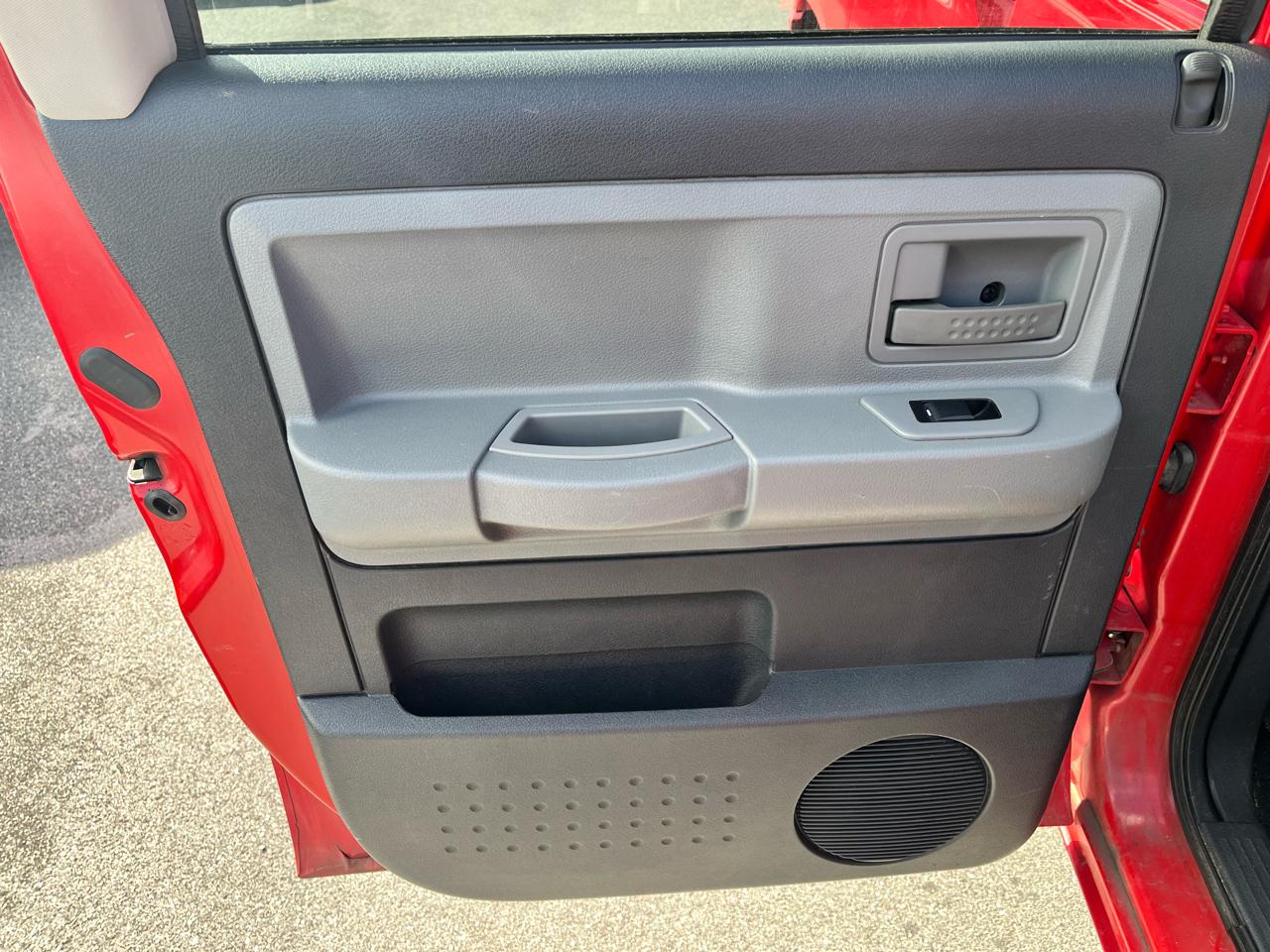 Dodge Dakota 4WD Crew Cab Bighorn/Lonestar 2011