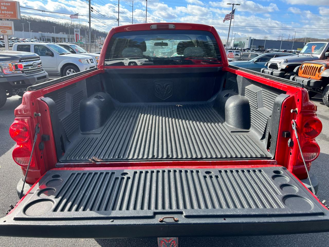 Dodge Dakota 4WD Crew Cab Bighorn/Lonestar 2011