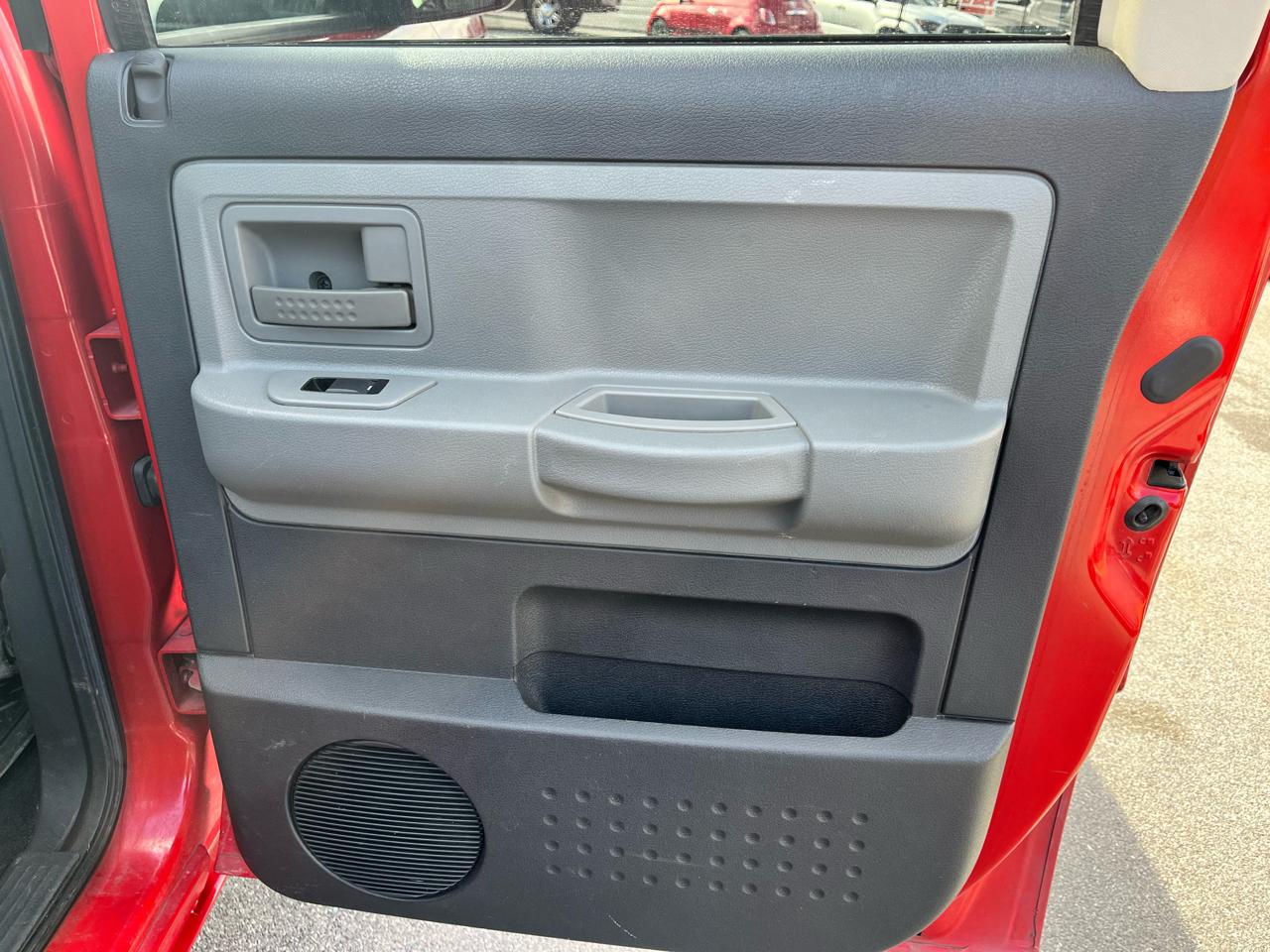 Dodge Dakota 4WD Crew Cab Bighorn/Lonestar 2011