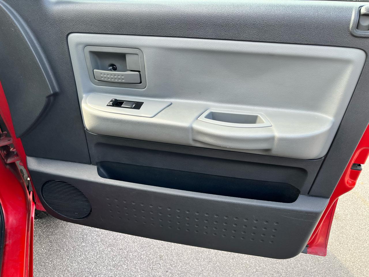 Dodge Dakota 4WD Crew Cab Bighorn/Lonestar 2011