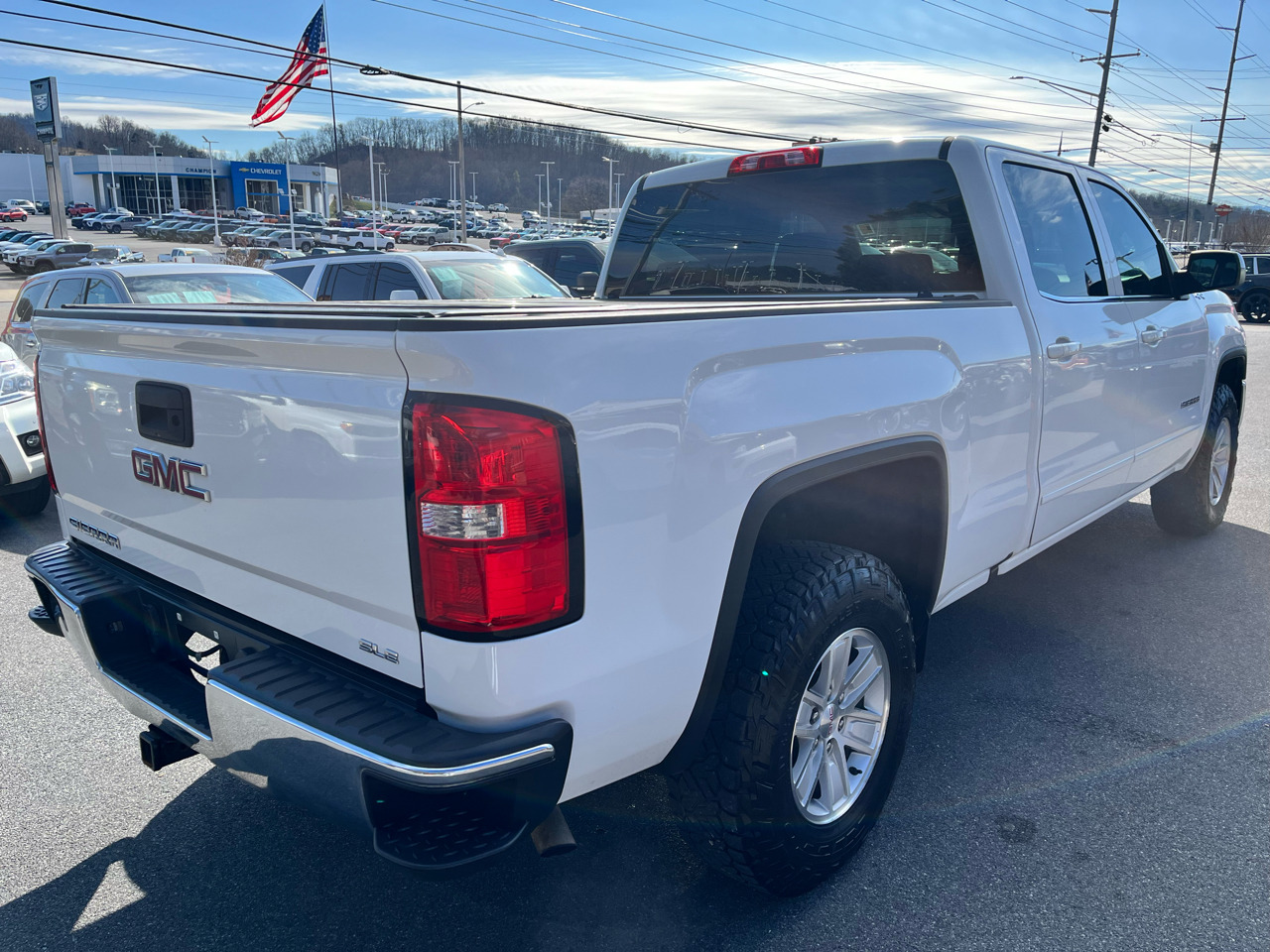 GMC Sierra 1500 4WD Crew Cab 153.0" SLE 2018