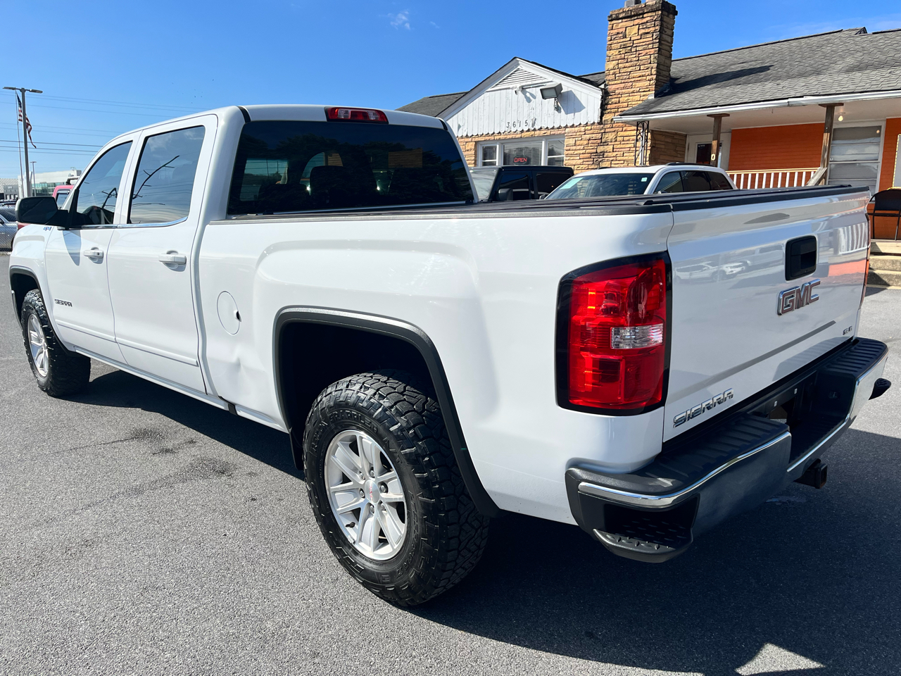GMC Sierra 1500 4WD Crew Cab 153.0" SLE 2018