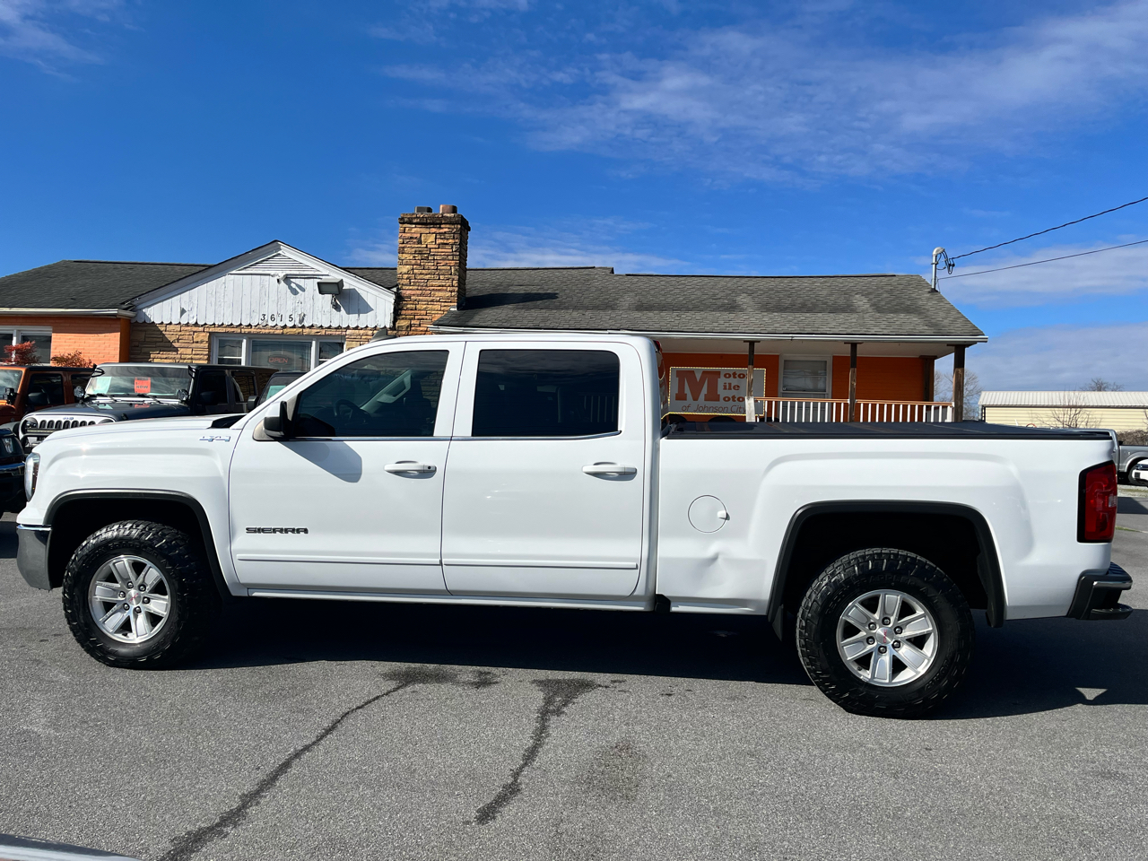 GMC Sierra 1500 4WD Crew Cab 153.0" SLE 2018