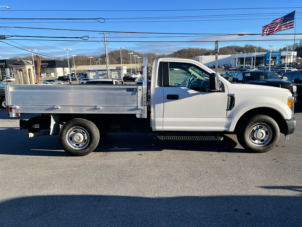 Ford Super Duty F-250 SRW XLT 2WD Reg Cab 8' Box 2017
