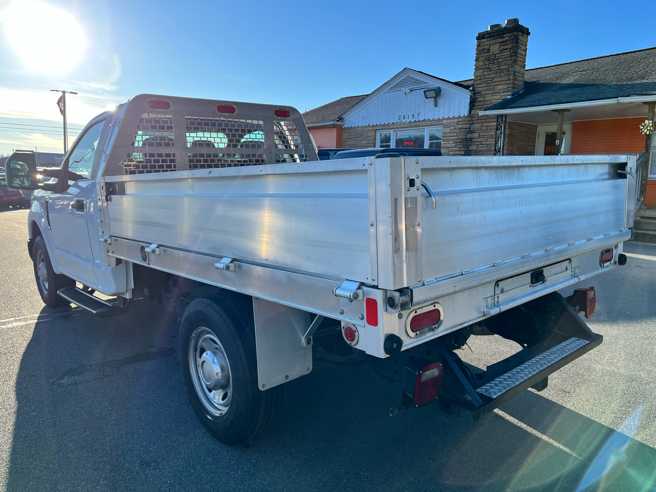 Ford Super Duty F-250 SRW XLT 2WD Reg Cab 8' Box 2017