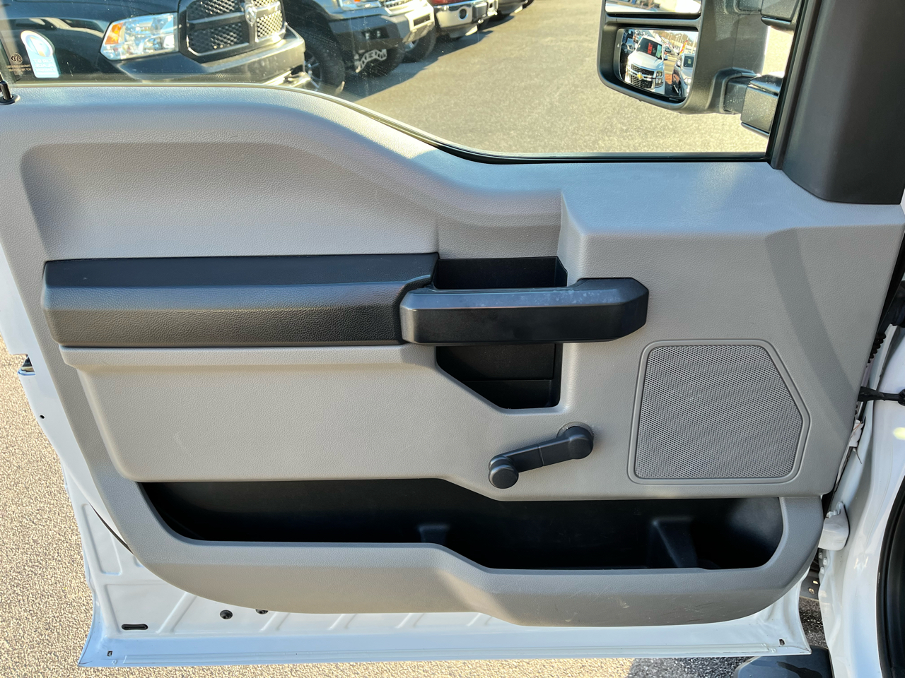 Ford Super Duty F-250 SRW XLT 2WD Reg Cab 8' Box 2017