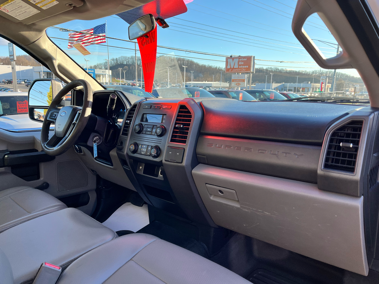 Ford Super Duty F-250 SRW XLT 2WD Reg Cab 8' Box 2017