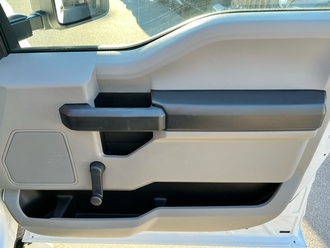 Ford Super Duty F-250 SRW XLT 2WD Reg Cab 8' Box 2017