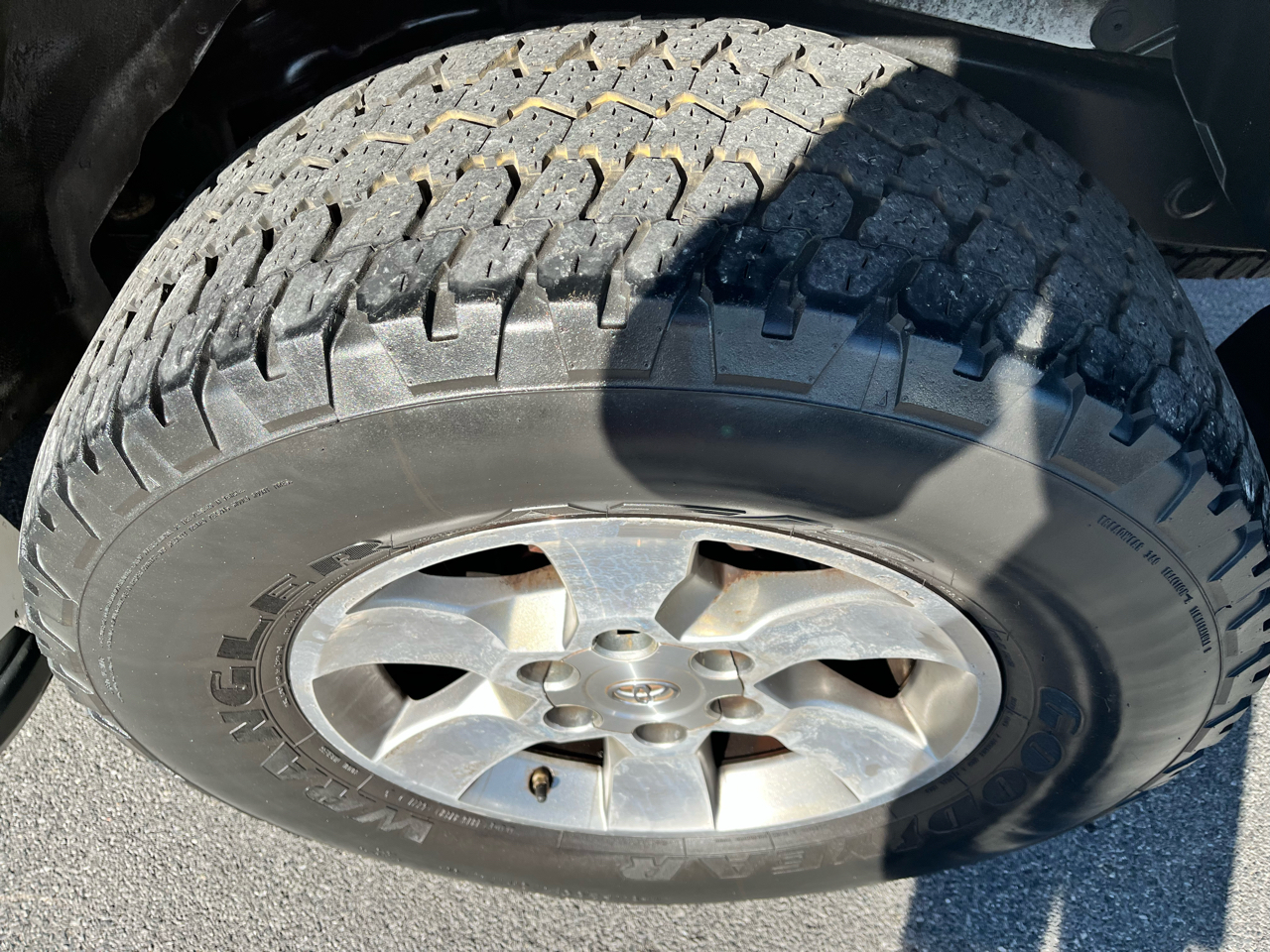 Toyota 4Runner 4WD 4dr V6 Limited (Natl) 2011