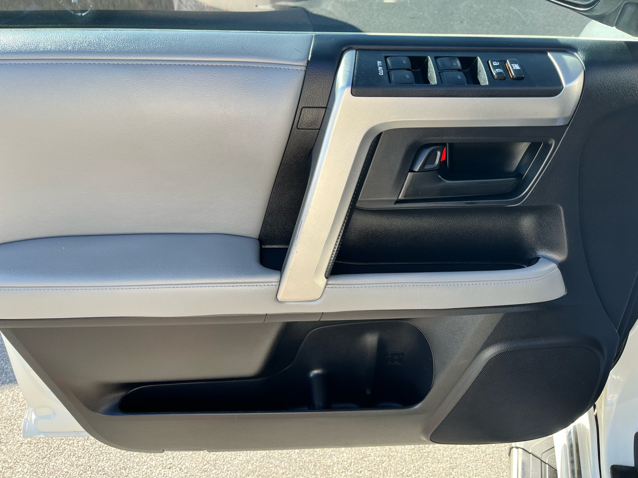 Toyota 4Runner 4WD 4dr V6 Limited (Natl) 2011