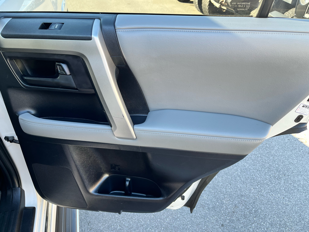 Toyota 4Runner 4WD 4dr V6 Limited (Natl) 2011