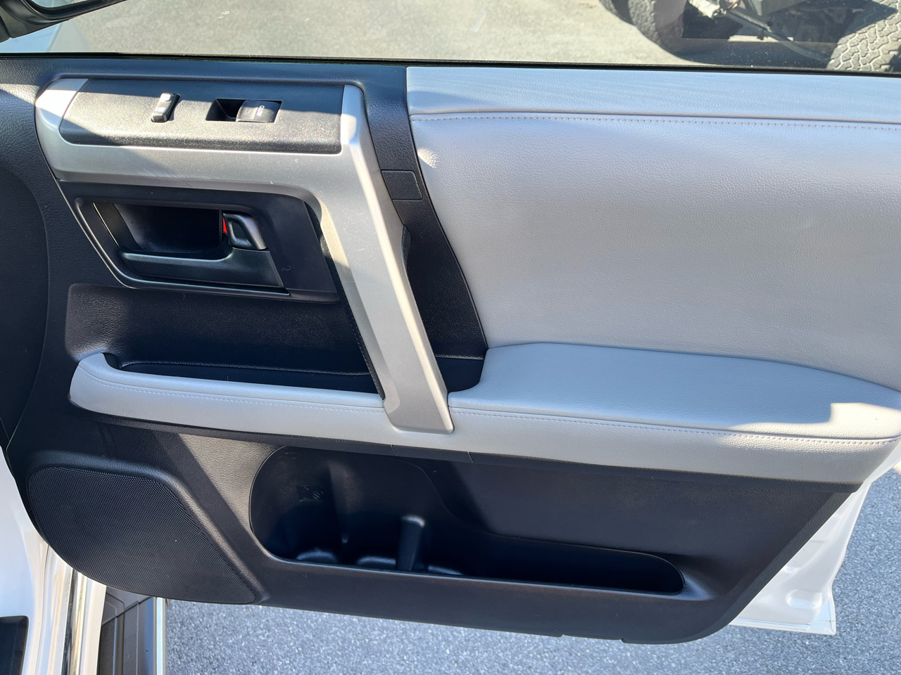 Toyota 4Runner 4WD 4dr V6 Limited (Natl) 2011