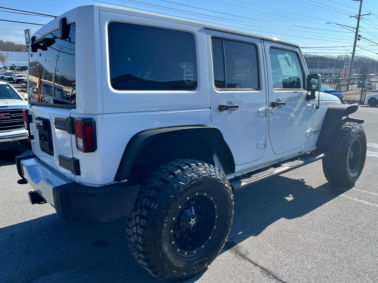 Jeep Wrangler Unlimited 4WD 4dr Sahara 2013