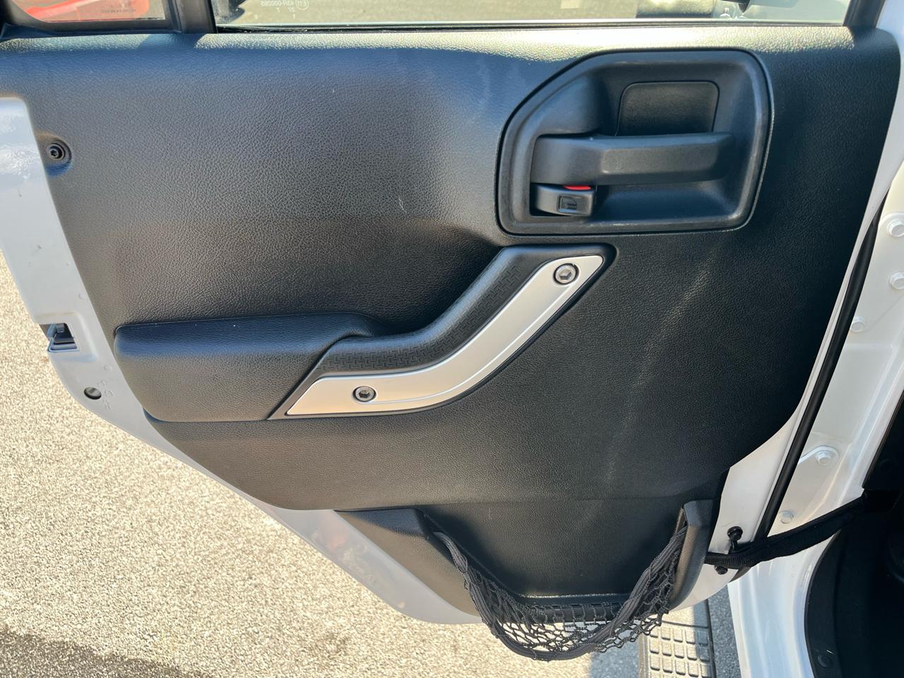 Jeep Wrangler Unlimited 4WD 4dr Sahara 2013