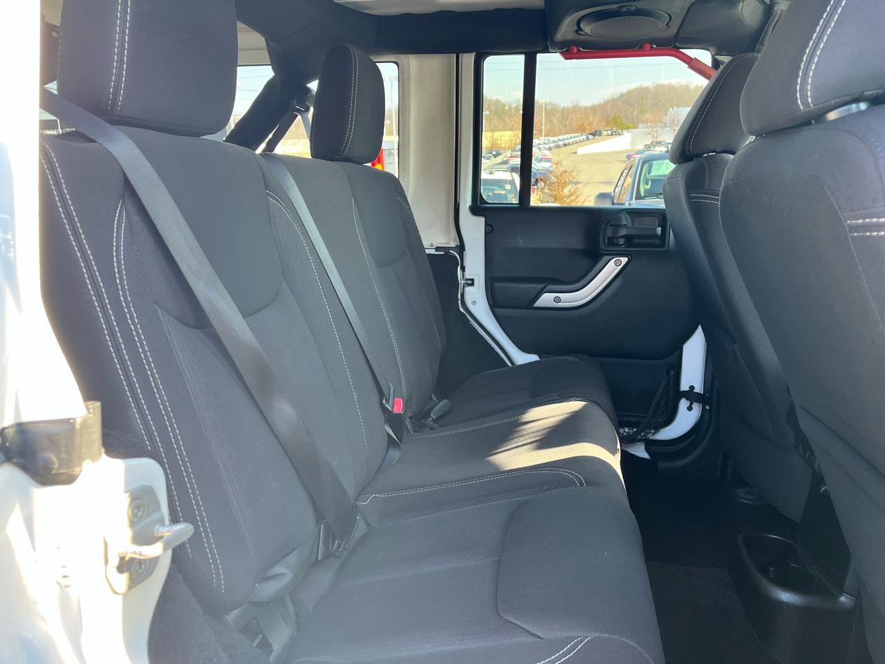 Jeep Wrangler Unlimited 4WD 4dr Sahara 2013