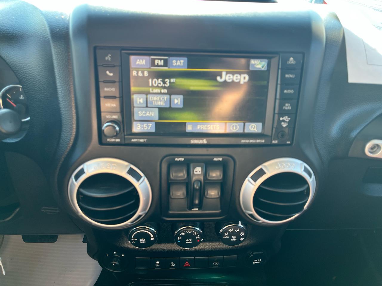 Jeep Wrangler Unlimited 4WD 4dr Sahara 2013