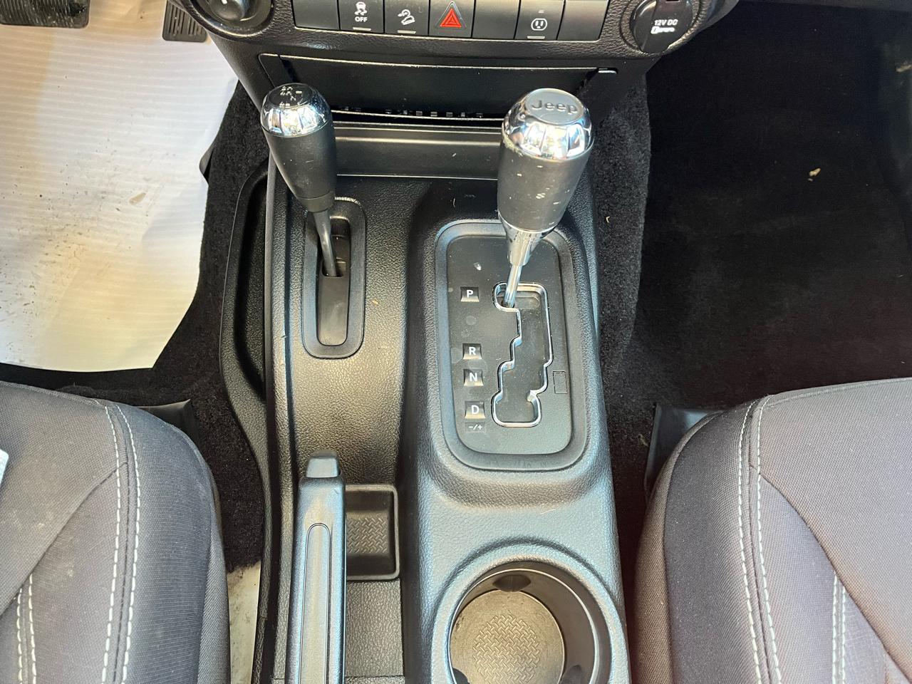 Jeep Wrangler Unlimited 4WD 4dr Sahara 2013