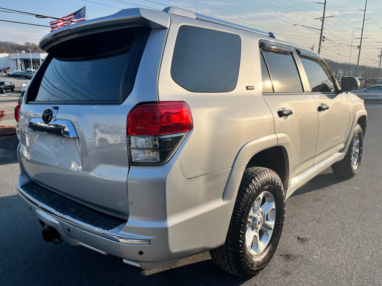 Toyota 4Runner 4WD 4dr V6 SR5 (Natl) 2011