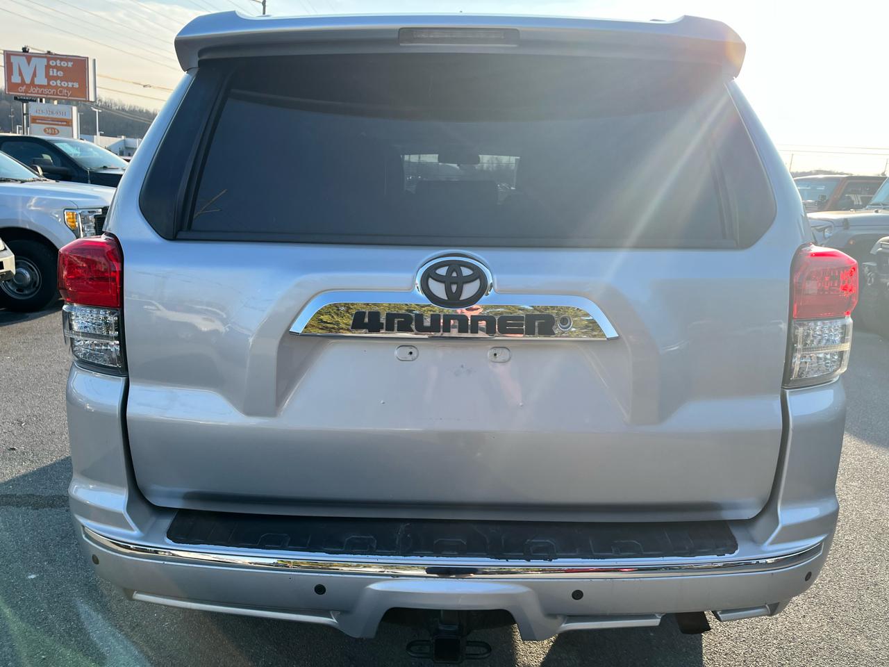Toyota 4Runner 4WD 4dr V6 SR5 (Natl) 2011
