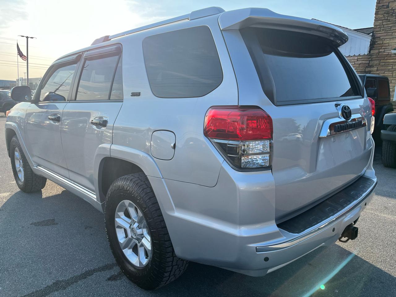 Toyota 4Runner 4WD 4dr V6 SR5 (Natl) 2011