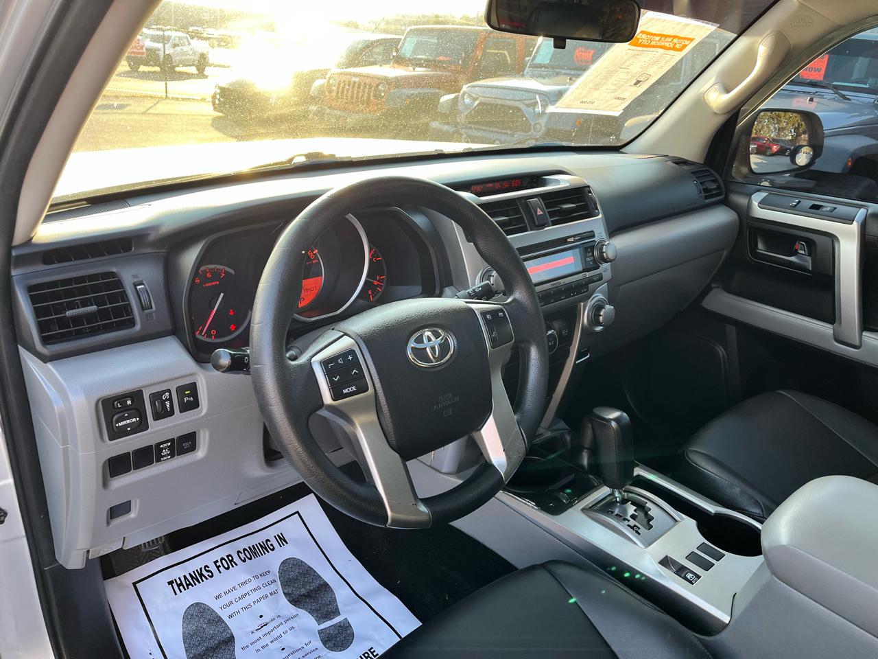 Toyota 4Runner 4WD 4dr V6 SR5 (Natl) 2011