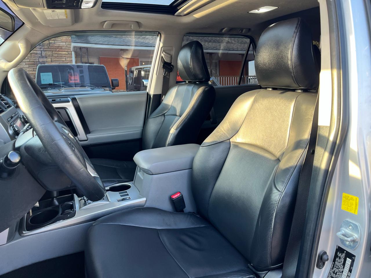 Toyota 4Runner 4WD 4dr V6 SR5 (Natl) 2011