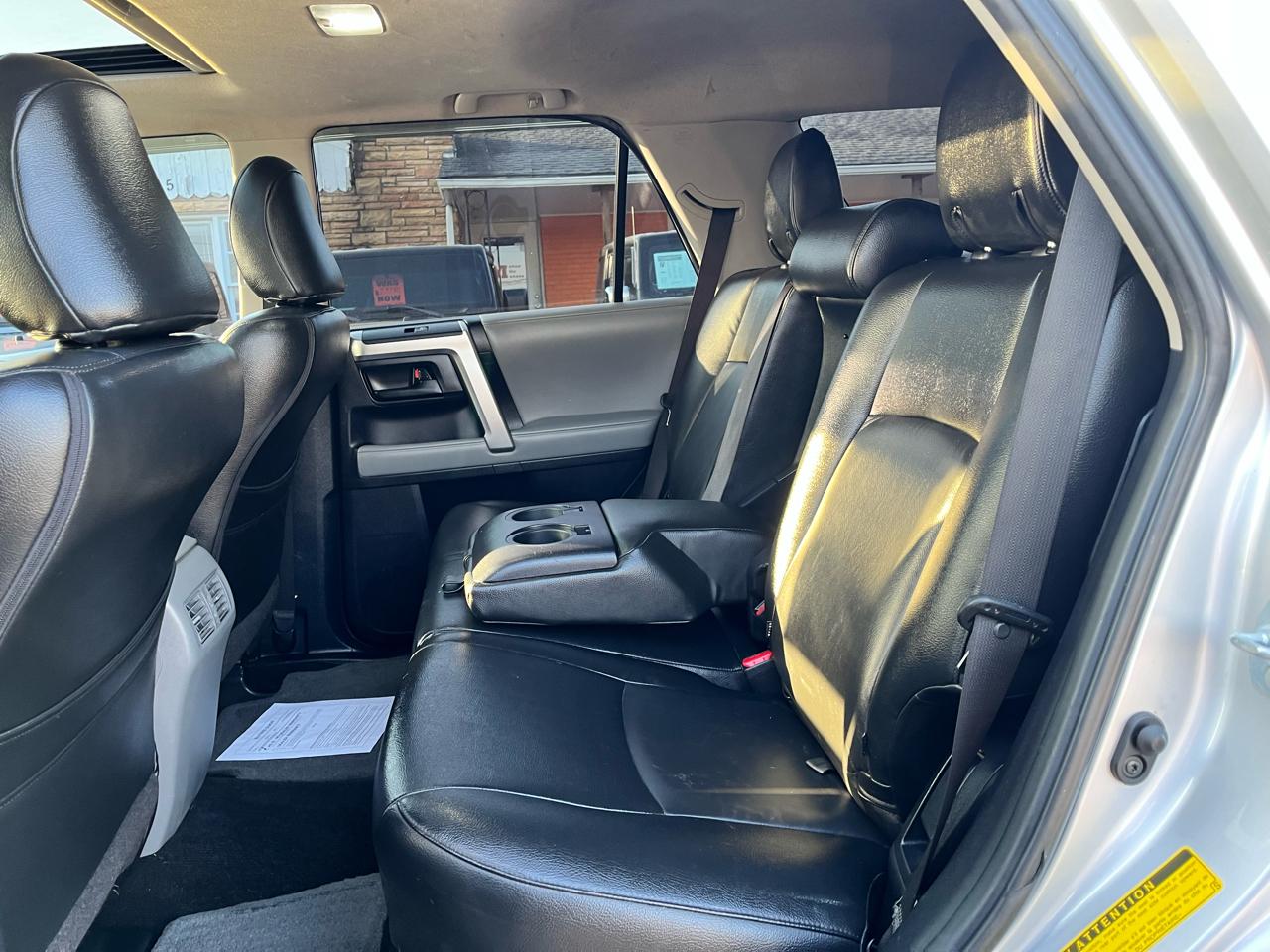 Toyota 4Runner 4WD 4dr V6 SR5 (Natl) 2011