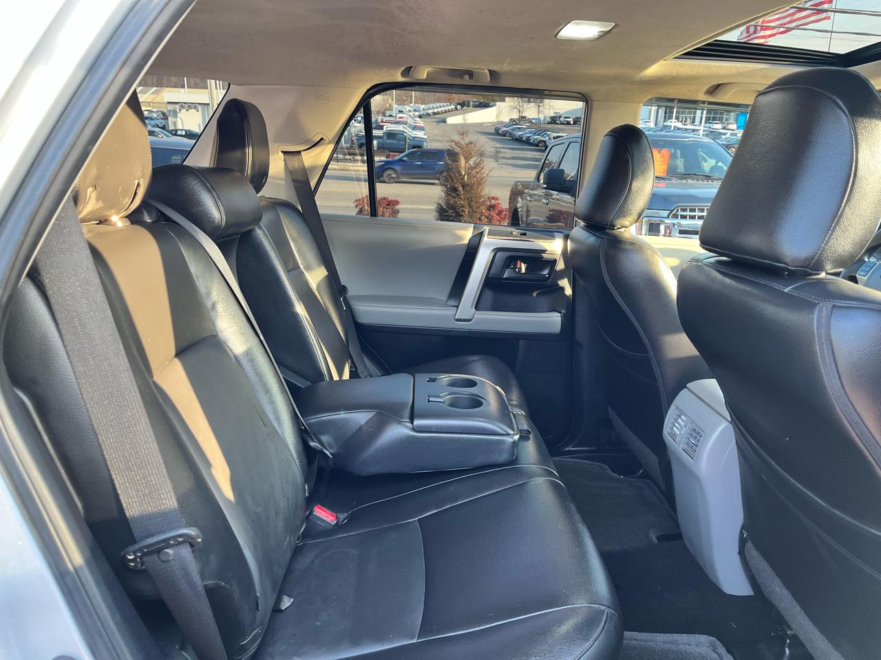 Toyota 4Runner 4WD 4dr V6 SR5 (Natl) 2011