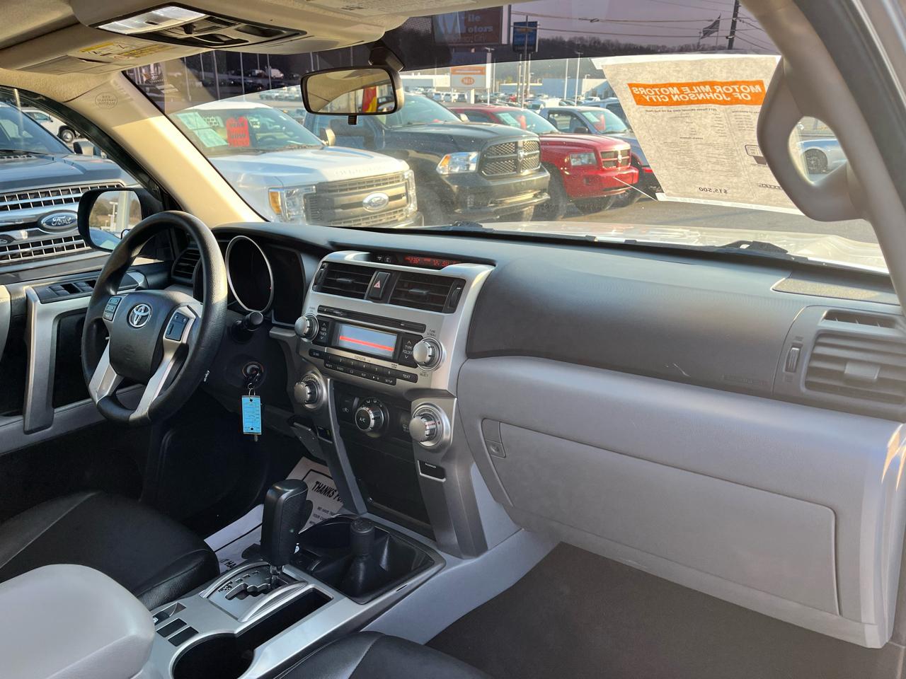 Toyota 4Runner 4WD 4dr V6 SR5 (Natl) 2011