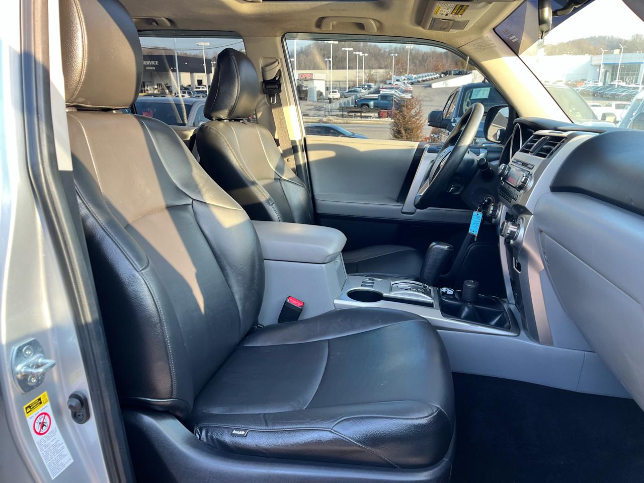 Toyota 4Runner 4WD 4dr V6 SR5 (Natl) 2011