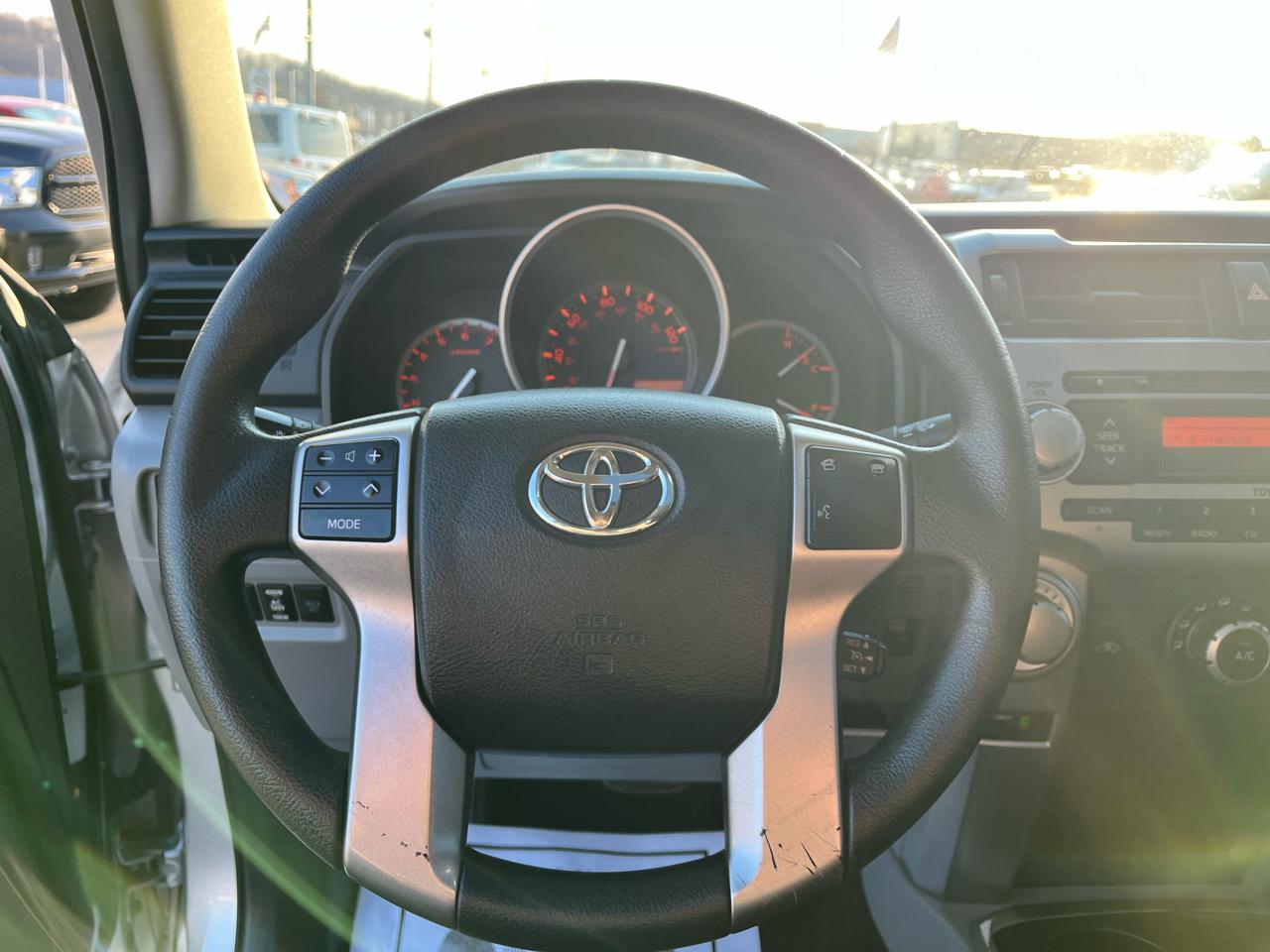 Toyota 4Runner 4WD 4dr V6 SR5 (Natl) 2011