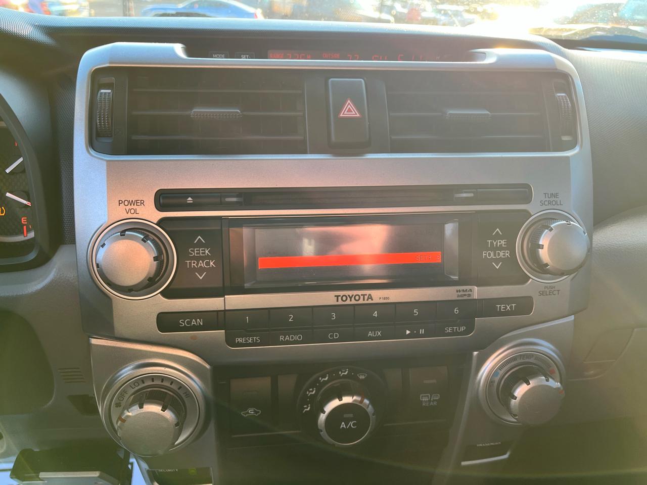 Toyota 4Runner 4WD 4dr V6 SR5 (Natl) 2011