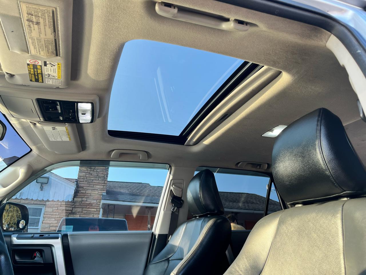 Toyota 4Runner 4WD 4dr V6 SR5 (Natl) 2011