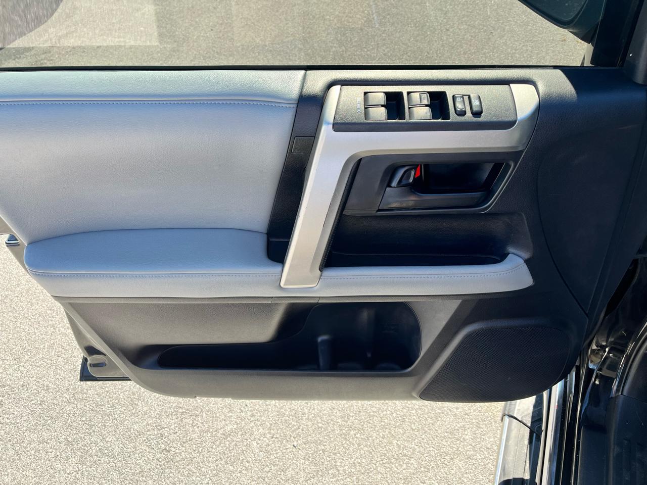 Toyota 4Runner 4WD 4dr V6 SR5 (Natl) 2013