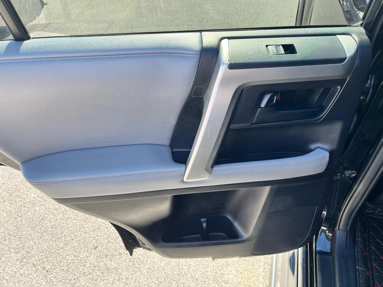 Toyota 4Runner 4WD 4dr V6 SR5 (Natl) 2013