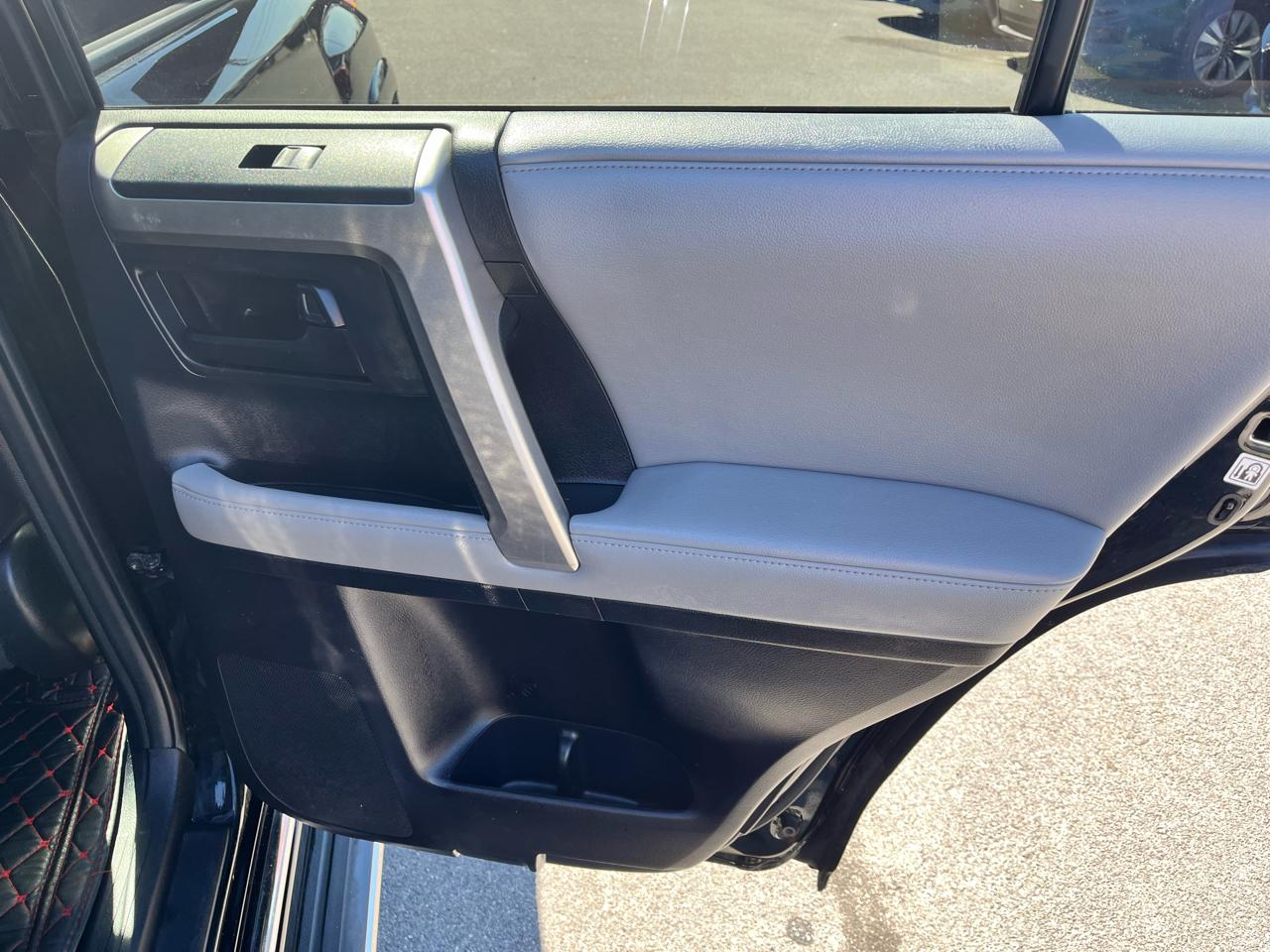 Toyota 4Runner 4WD 4dr V6 SR5 (Natl) 2013