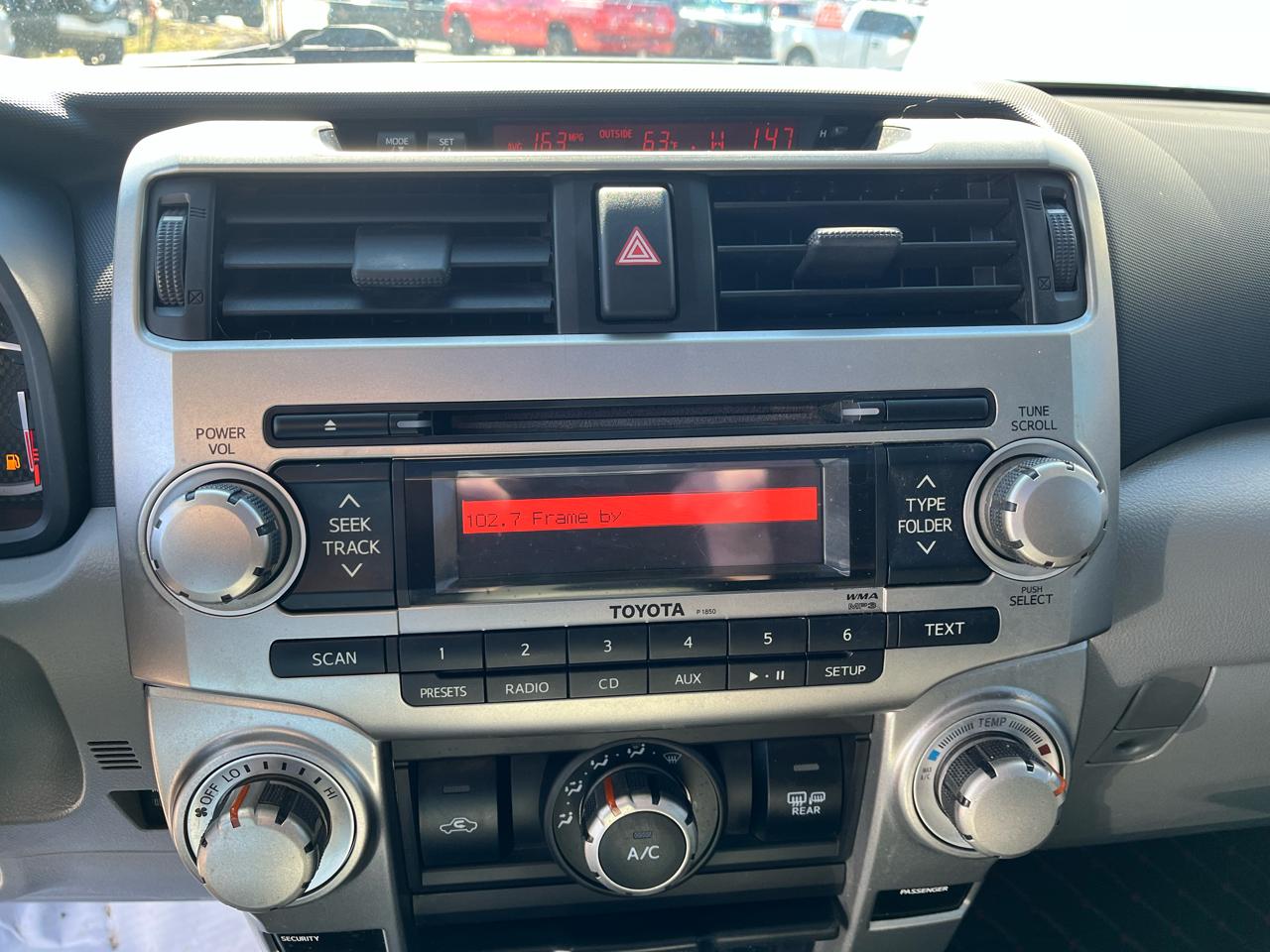 Toyota 4Runner 4WD 4dr V6 SR5 (Natl) 2013