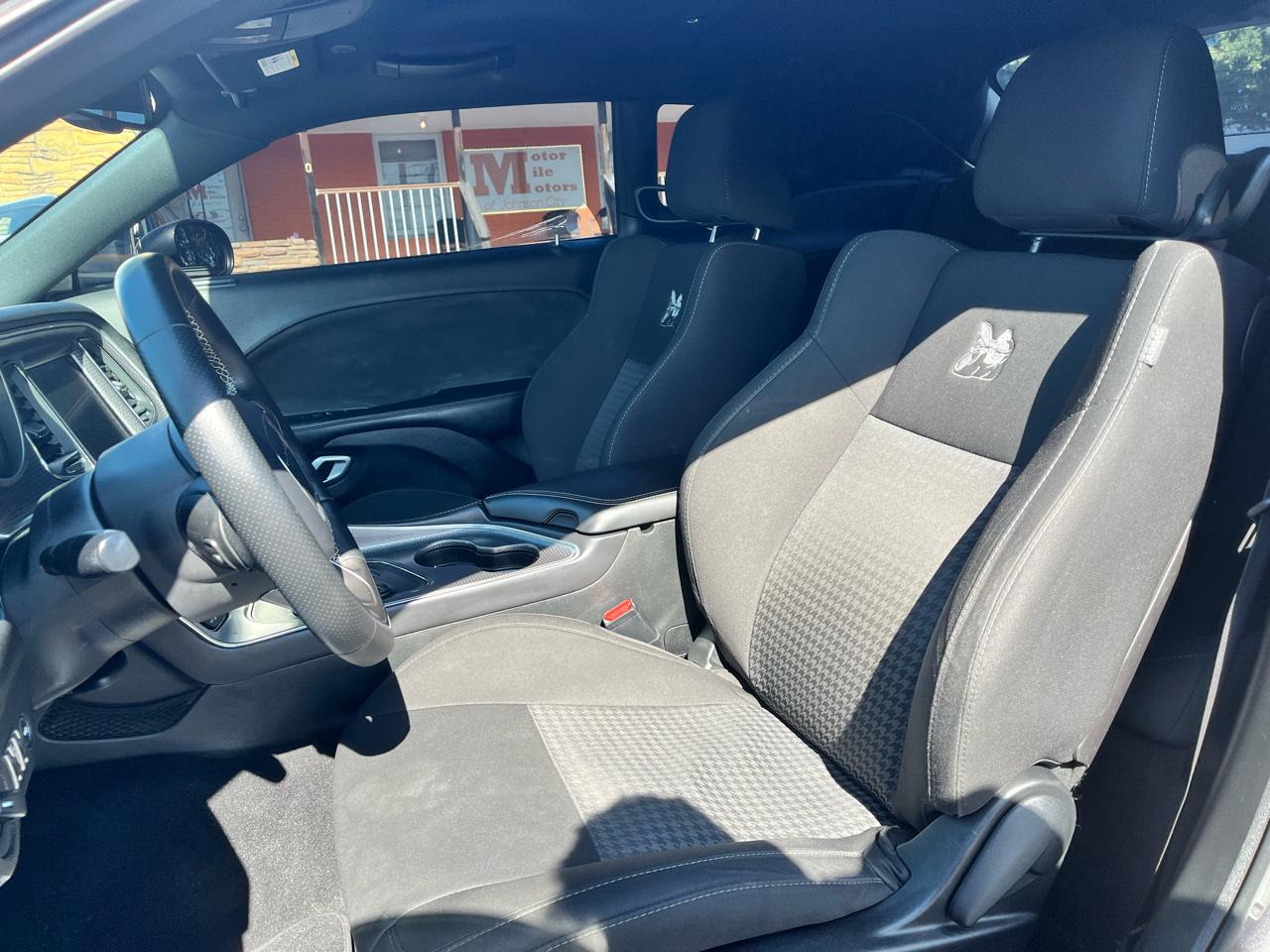 Dodge Challenger SXT RWD 2019