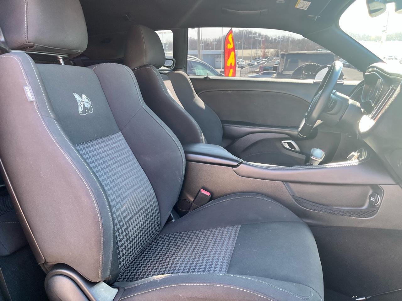 Dodge Challenger SXT RWD 2019